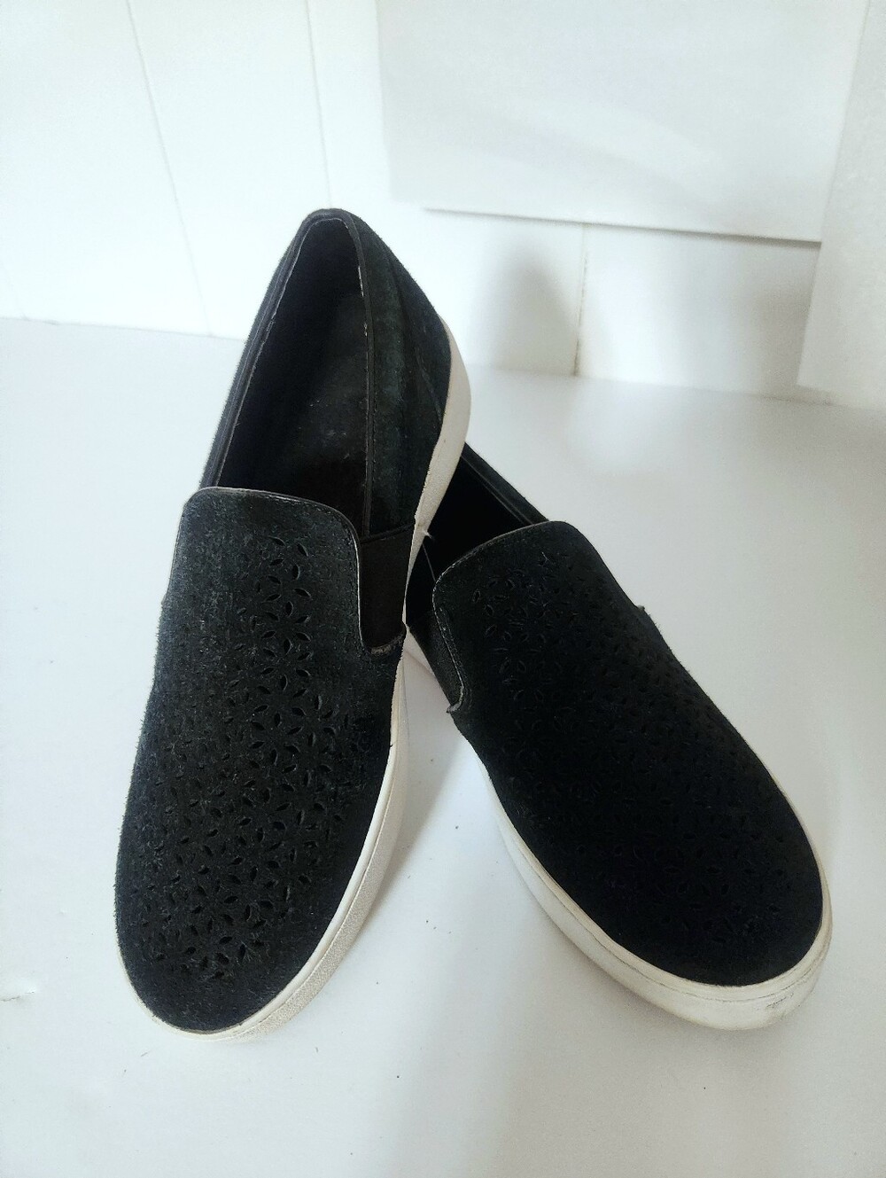 VIONIC Kani Slip On Shoe Sneakers Suede Comfort Insole Perforated Black 8